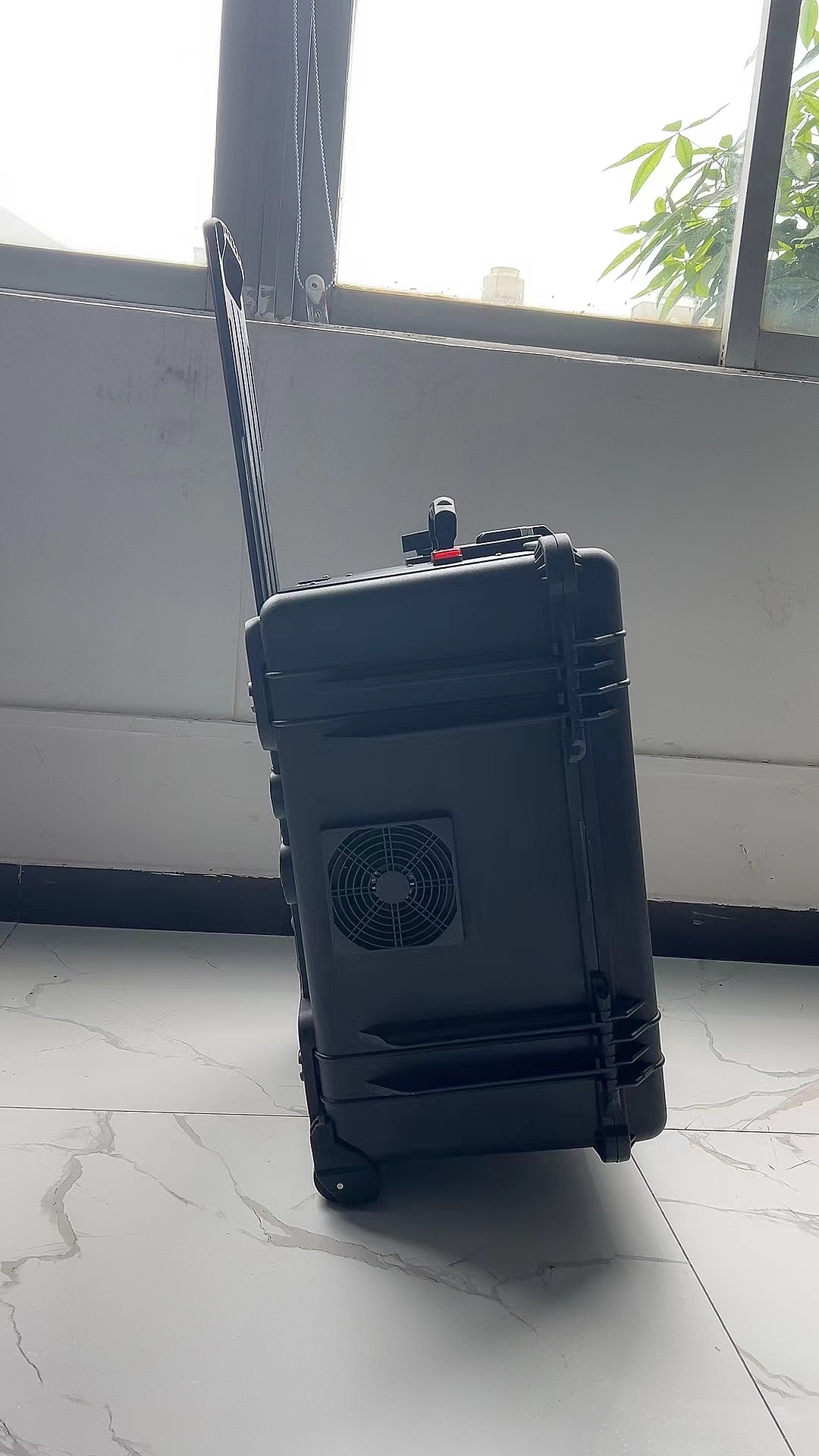阿瓦提手拉箱型移动通信干扰器